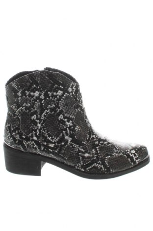 Botine de damă Carmela, Mărime 38, Culoare Multicolor, Preț 53,99 Lei