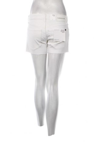 Дамски къс панталон Calvin Klein Jeans, Размер S, Цвят Бял, Цена 109,00 лв.