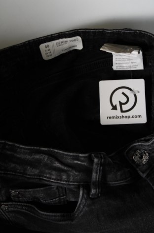 Damskie jeansy Denim 1982, Rozmiar M, Kolor Czarny, Cena 26,99 zł