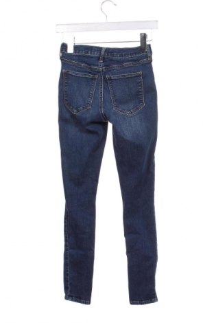 Damskie jeansy Gap, Rozmiar XS, Kolor Niebieski, Cena 23,99 zł