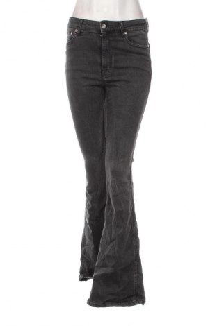 Γυναικείο Τζίν Gestuz, Μέγεθος S, Χρώμα Γκρί, Τιμή 59,79 €