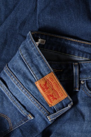 Дамски дънки Levi's, Размер S, Цвят Син, Цена 26,99 лв.