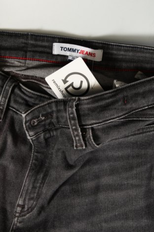 Дамски дънки Tommy Jeans, Размер M, Цвят Сив, Цена 74,87 лв.