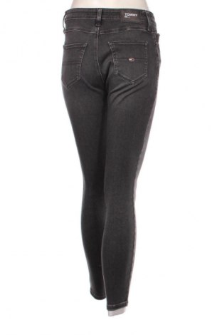 Damen Jeans Tommy Jeans, Größe M, Farbe Grau, Preis 38,30 €