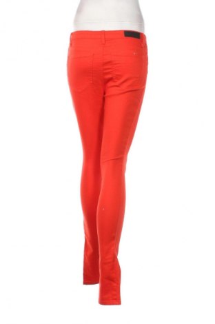 Damskie jeansy Vero Moda, Rozmiar M, Kolor Czerwony, Cena 19,99 zł