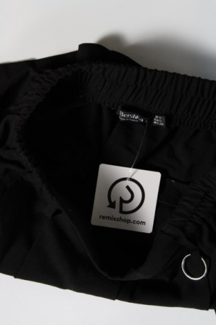 Дамски къс панталон Bershka, Размер S, Цвят Черен, Цена 6,49 лв.