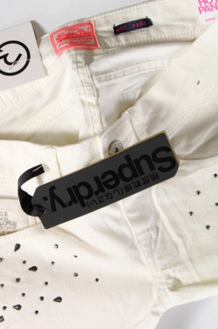 Дамски къс панталон Superdry, Размер S, Цвят Бял, Цена 19,66 лв.