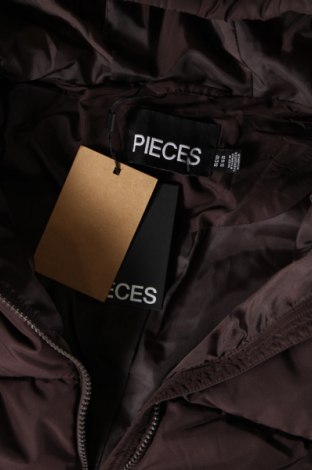 Дамско яке Pieces, Размер XS, Цвят Кафяв, Цена 45,99 лв.