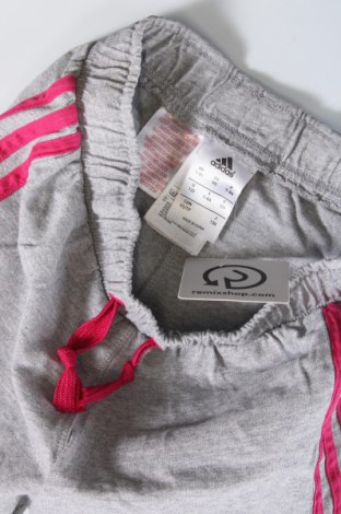 Детски къс панталон Adidas, Размер 6-7y/ 122-128 см, Цвят Син, Цена 18,99 лв.