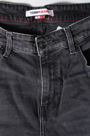 Męskie jeansy Tommy Jeans, Rozmiar L, Kolor Szary, Cena 239,89 zł