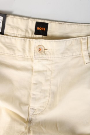 Pantaloni scurți de bărbați BOSS, Mărime L, Culoare Ecru, Preț 378,99 Lei