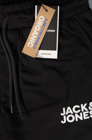 Pánske kraťasy  Jack & Jones, Veľkosť M, Farba Čierna, Cena  42,45 €