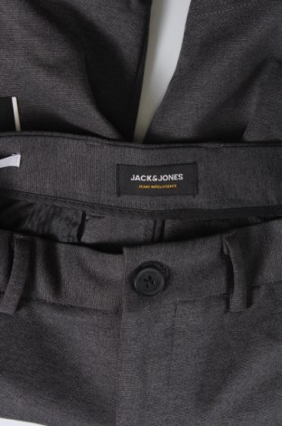 Ανδρικό κοντό παντελόνι Jack & Jones, Μέγεθος S, Χρώμα Γκρί, Τιμή 10,49 €