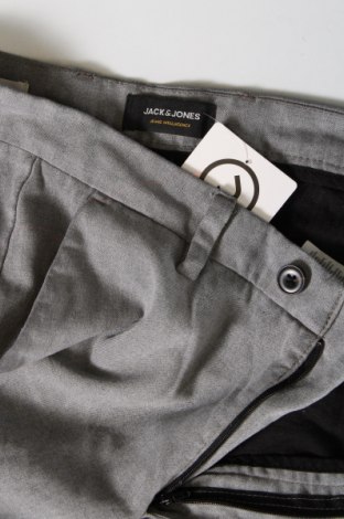 Pánske kraťasy  Jack & Jones, Veľkosť M, Farba Sivá, Cena  11,95 €