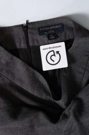 Пола Banana Republic, Размер XS, Цвят Сив, Цена 4,99 лв.