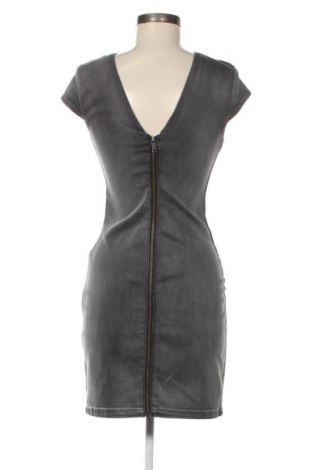 Kleid Calvin Klein Jeans, Größe S, Farbe Grau, Preis 24,49 €