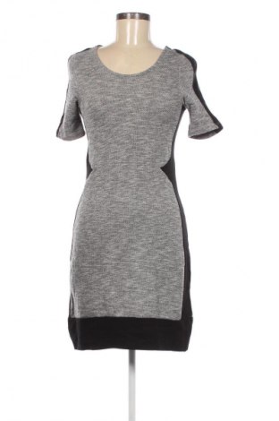 Kleid Gina, Größe M, Farbe Grau, Preis € 6,49