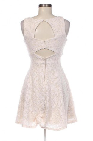 Kleid Speechless, Größe M, Farbe Beige, Preis 10,49 €