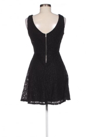 Kleid Speechless, Größe M, Farbe Schwarz, Preis 8,99 €