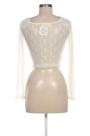 Damen Shirt Stradivarius, Größe M, Farbe Ecru, Preis 9,72 €