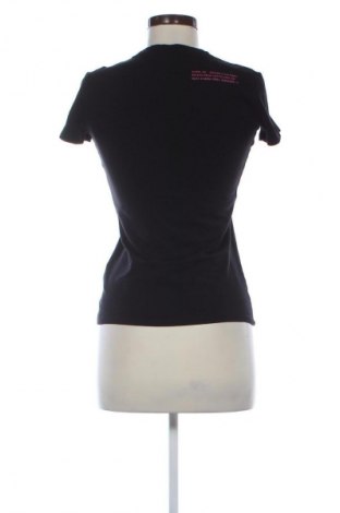Γυναικείο t-shirt Guess, Μέγεθος M, Χρώμα Μαύρο, Τιμή 20,99 €