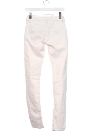 Дамски дънки Abercrombie & Fitch, Размер XS, Цвят Бял, Цена 41,99 лв.