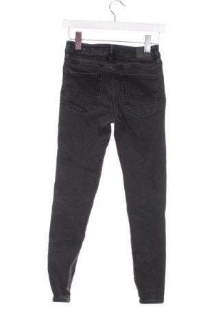 Дамски дънки American Eagle, Размер XS, Цвят Сив, Цена 27,99 лв.