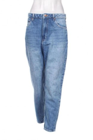 Γυναικείο Τζίν Bershka, Μέγεθος M, Χρώμα Μπλέ, Τιμή 8,99 €