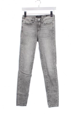 Damen Jeans Guess, Größe S, Farbe Grau, Preis € 25,99