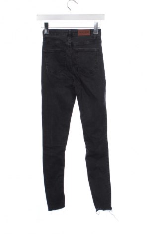 Damskie jeansy NA-KD, Rozmiar S, Kolor Szary, Cena 58,99 zł