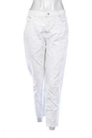 Γυναικείο Τζίν Pull&Bear x Wrangler, Μέγεθος XL, Χρώμα Λευκό, Τιμή 18,99 €