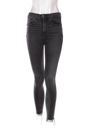 Damskie jeansy Stradivarius, Rozmiar S, Kolor Czarny, Cena 66,39 zł