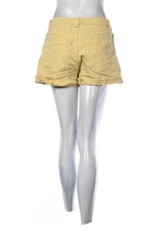 Damen Shorts Bershka, Größe M, Farbe Gelb, Preis € 8,99