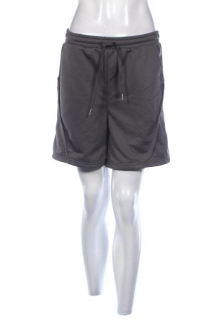 Pantaloni scurți de femei DAZY, Mărime S, Culoare Gri, Preț 51,45 Lei