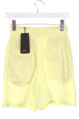 Дамски къс панталон Drykorn for beautiful people, Размер XS, Цвят Жълт, Цена 162,99 лв.