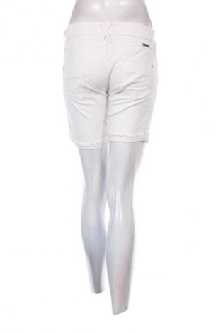 Damen Shorts Stradivarius, Größe M, Farbe Weiß, Preis € 9,72