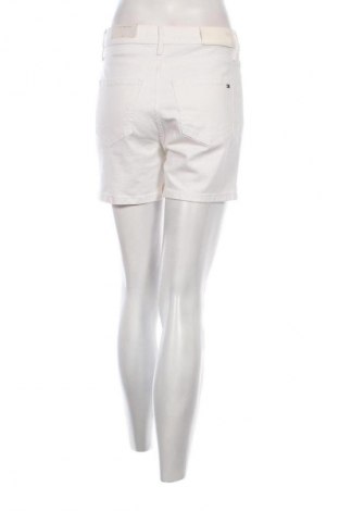Damen Shorts Tommy Hilfiger, Größe M, Farbe Weiß, Preis 83,99 €
