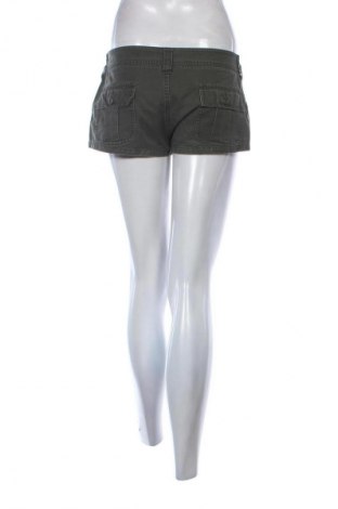 Damen Shorts United Colors Of Benetton, Größe M, Farbe Grün, Preis € 14,99