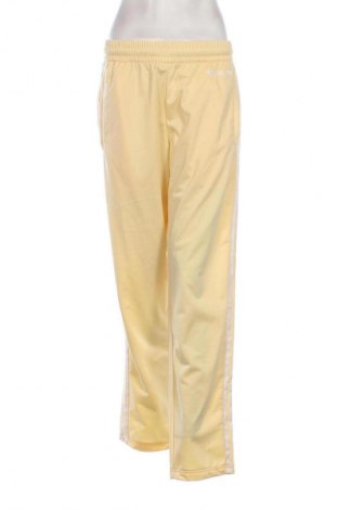 Pantaloni trening de femei Adidas Originals, Mărime M, Culoare Galben, Preț 322,99 Lei