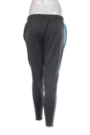 Pantaloni trening de femei Nike, Mărime L, Culoare Gri, Preț 139,99 Lei