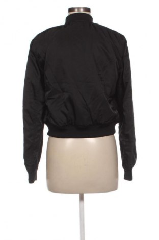 Geacă de femei Pull&Bear, Mărime M, Culoare Negru, Preț 163,99 Lei