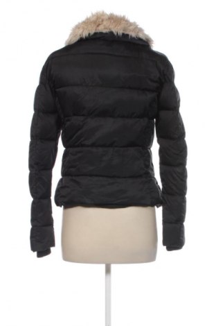Дамско яке Pull&Bear, Размер M, Цвят Черен, Цена 58,99 лв.