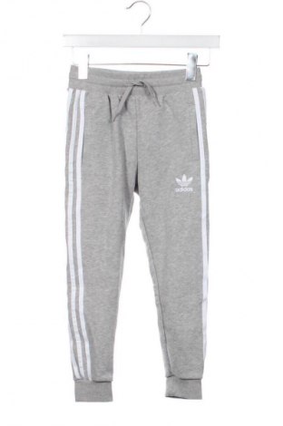 Παιδική κάτω φόρμα Adidas Originals, Μέγεθος 7-8y/ 128-134 εκ., Χρώμα Γκρί, Τιμή 39,00 €