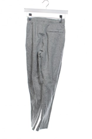 Dětské tepláky Nike, Velikost 11-12y/ 152-158 cm, Barva Šedá, Cena  479,00 Kč