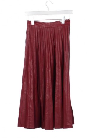 Пола Stradivarius, Размер XS, Цвят Червен, Цена 23,18 лв.
