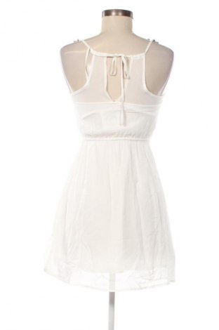 Kleid Bershka, Größe S, Farbe Weiß, Preis 17,99 €