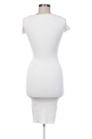 Kleid Guess, Größe M, Farbe Weiß, Preis 56,04 €
