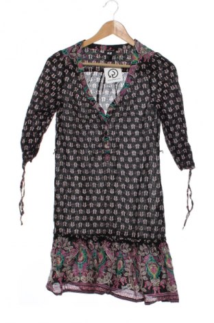 Рокля H&M, Размер XS, Цвят Многоцветен, Цена 18,99 лв.