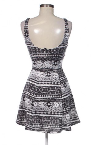 Šaty  H&M Divided, Velikost XS, Barva Vícebarevné, Cena  299,00 Kč