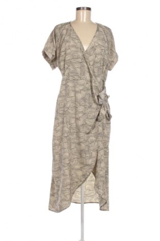 Kleid Monki, Größe M, Farbe Mehrfarbig, Preis € 37,42